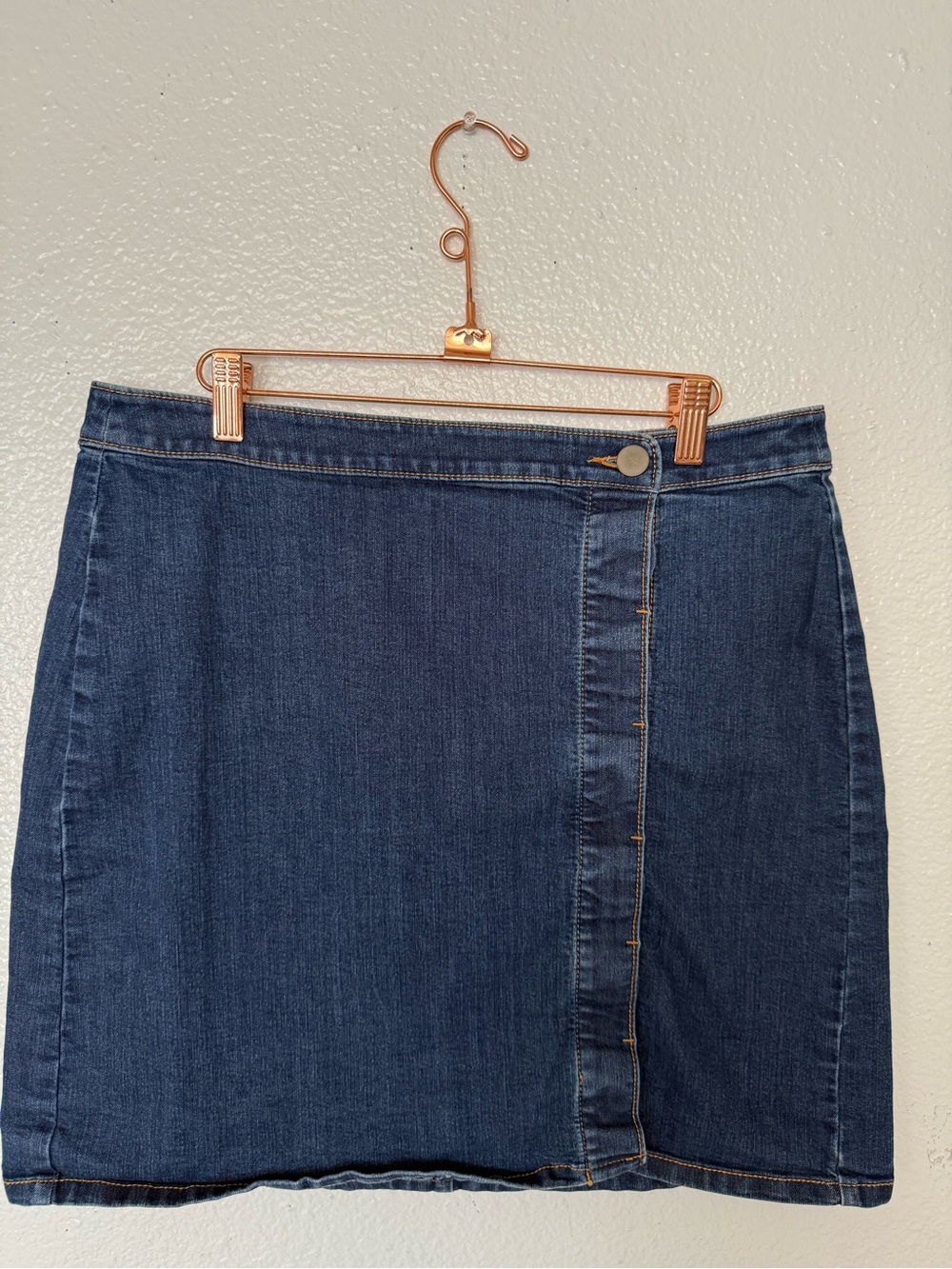 LOFT Ann Taylor Womens dark blue denim skirt size 12 Buttons in front